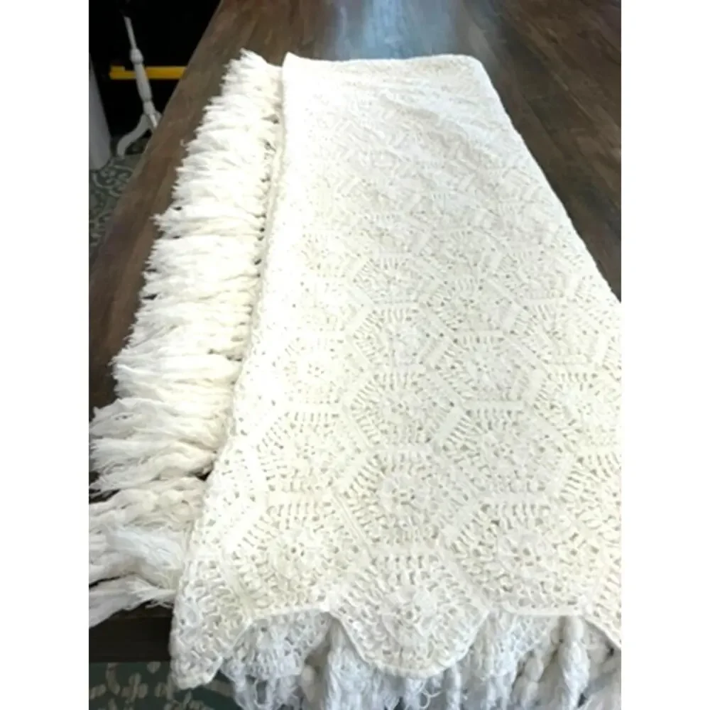 STUNNING, Vintage Large Handmade Crochet  Coverlet Tablecloth 96